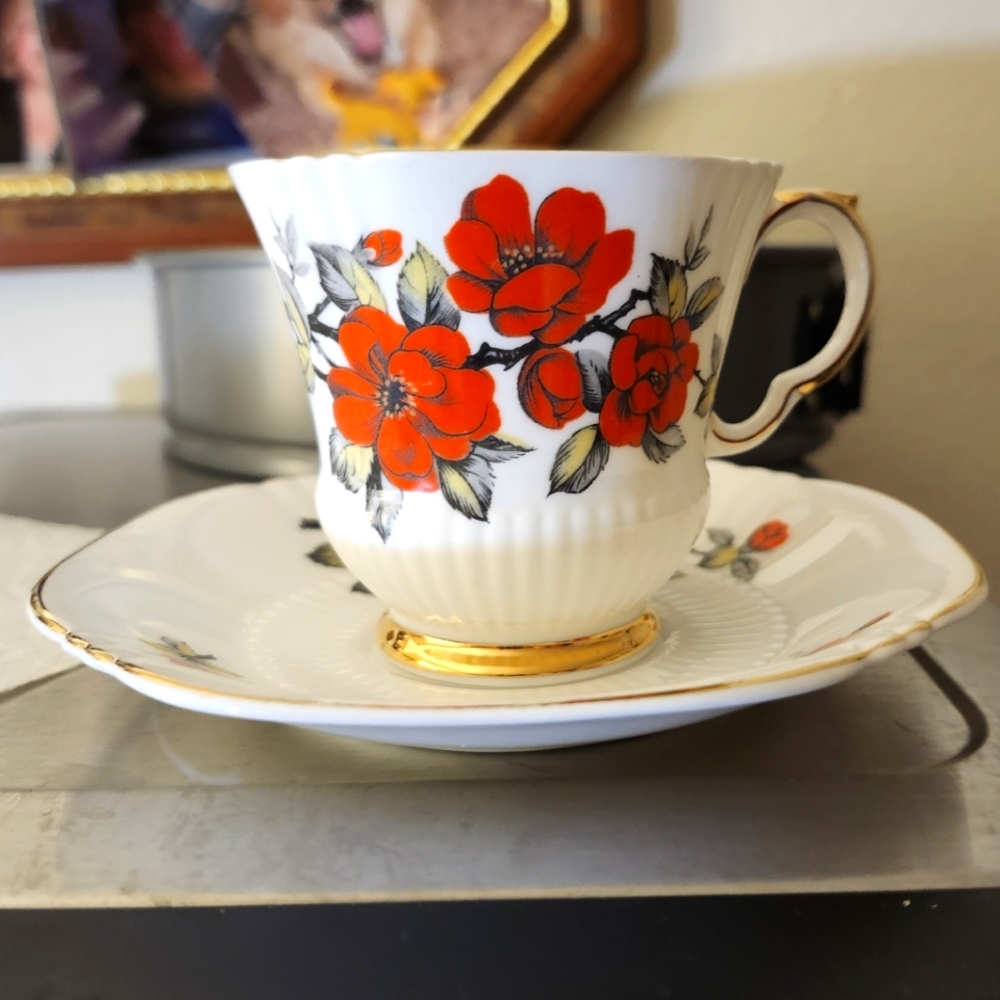 👉*VINTAGE* ROYAL ADDERLEY RED FLORAL W/ BRANCHES PORCELAIN CUP & SAUCER SET